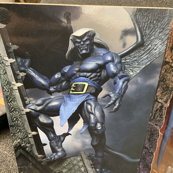 NECA Gargoyles 2021 THAILOG Ultimate 8-inch figure - Picture 7 of 10
